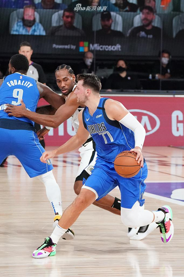 尽管他具备 尽管他具备